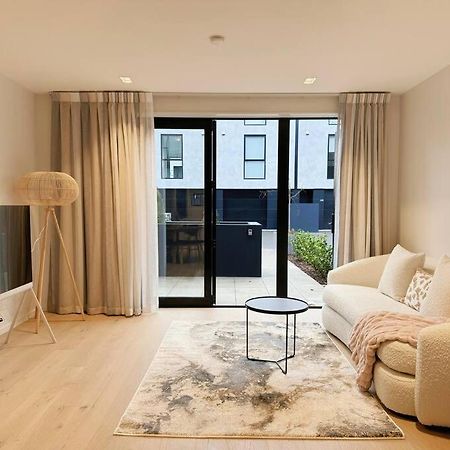 דירות כרייסטצ'רץ' Black-Luxe Living In The Heart Of City מראה חיצוני תמונה