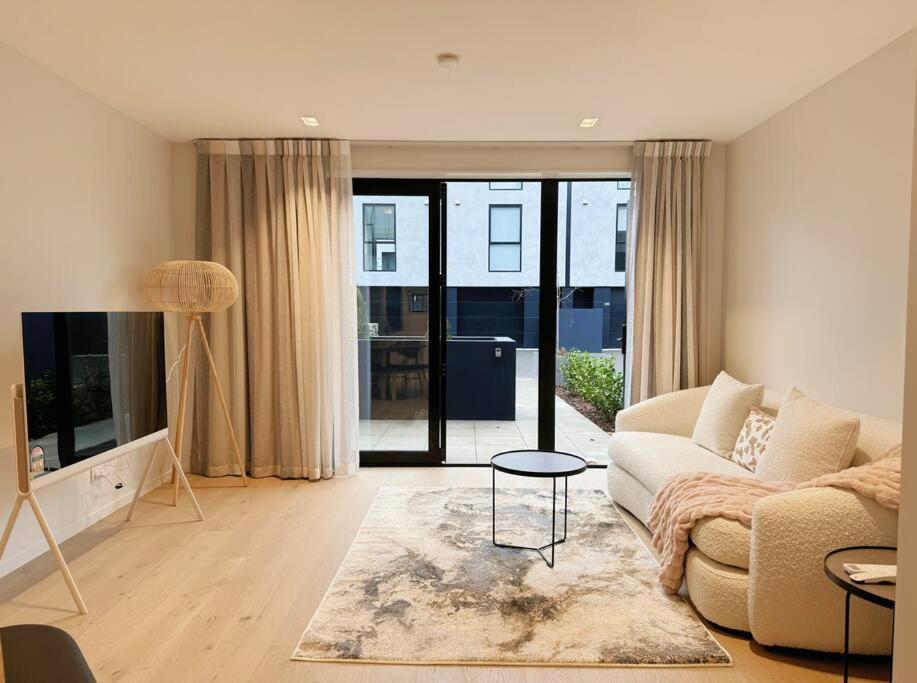 דירות כרייסטצ'רץ' Black-Luxe Living In The Heart Of City מראה חיצוני תמונה