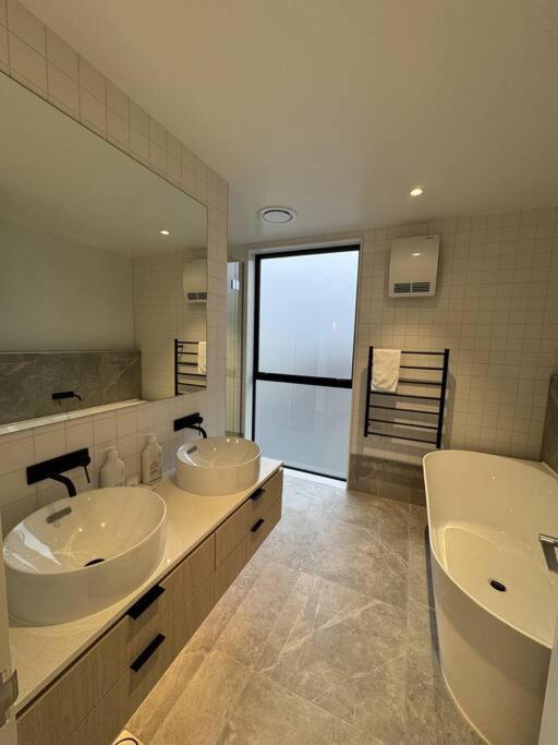 דירות כרייסטצ'רץ' Black-Luxe Living In The Heart Of City מראה חיצוני תמונה