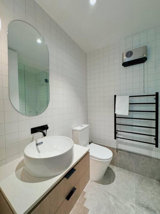 דירות כרייסטצ'רץ' Black-Luxe Living In The Heart Of City מראה חיצוני תמונה