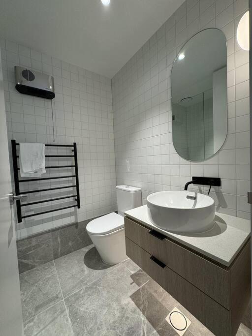 דירות כרייסטצ'רץ' Black-Luxe Living In The Heart Of City מראה חיצוני תמונה