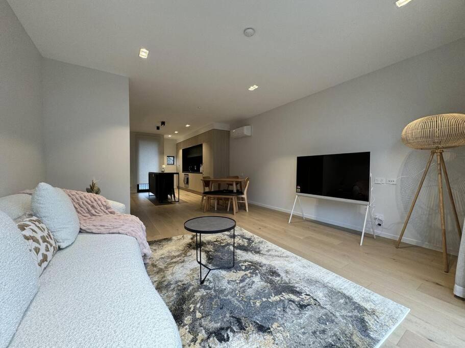 דירות כרייסטצ'רץ' Black-Luxe Living In The Heart Of City מראה חיצוני תמונה